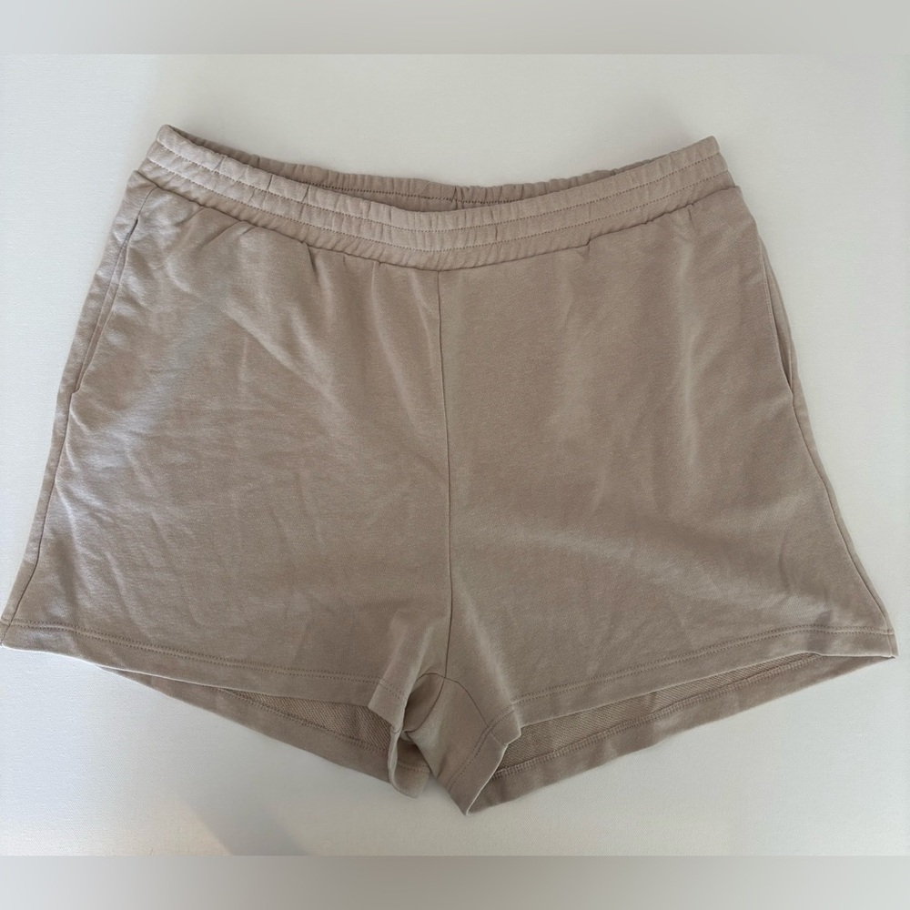 NWT H&M Women's Beige Lounge Shorts with Pockets Size Large